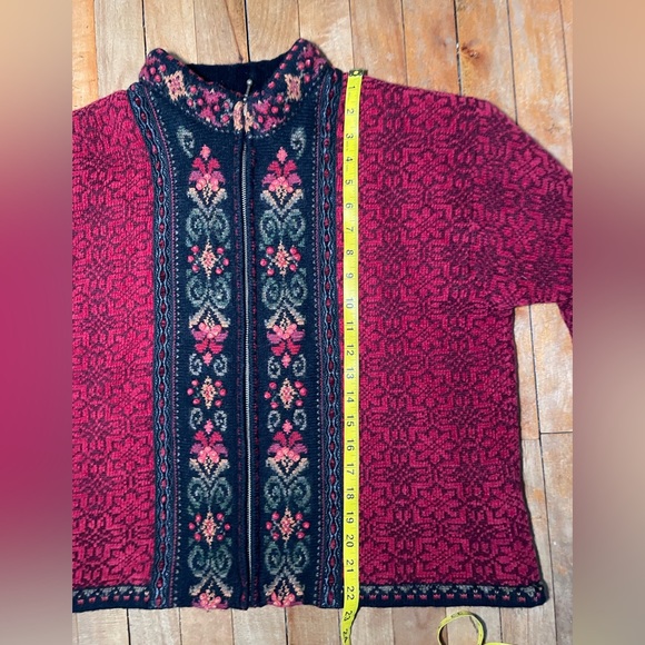 Vintage Icelandic Design floral embroidered lined cardigan - Picture 10 of 11